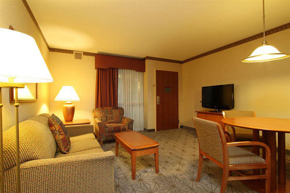 Embassy Suites By Hilton Portland Airport Экстерьер фото