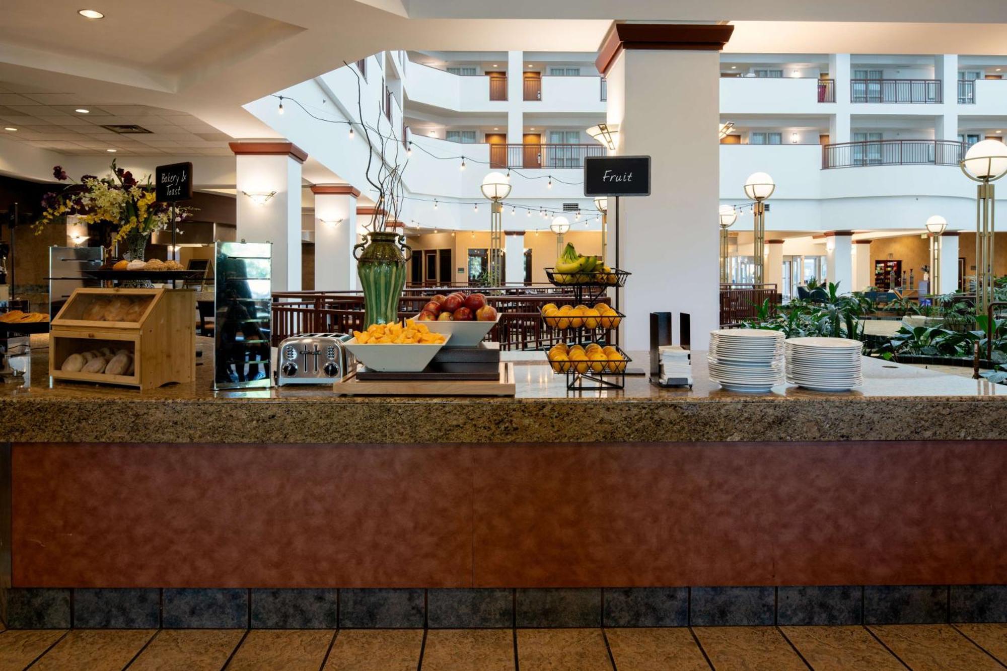 Embassy Suites By Hilton Portland Airport Экстерьер фото