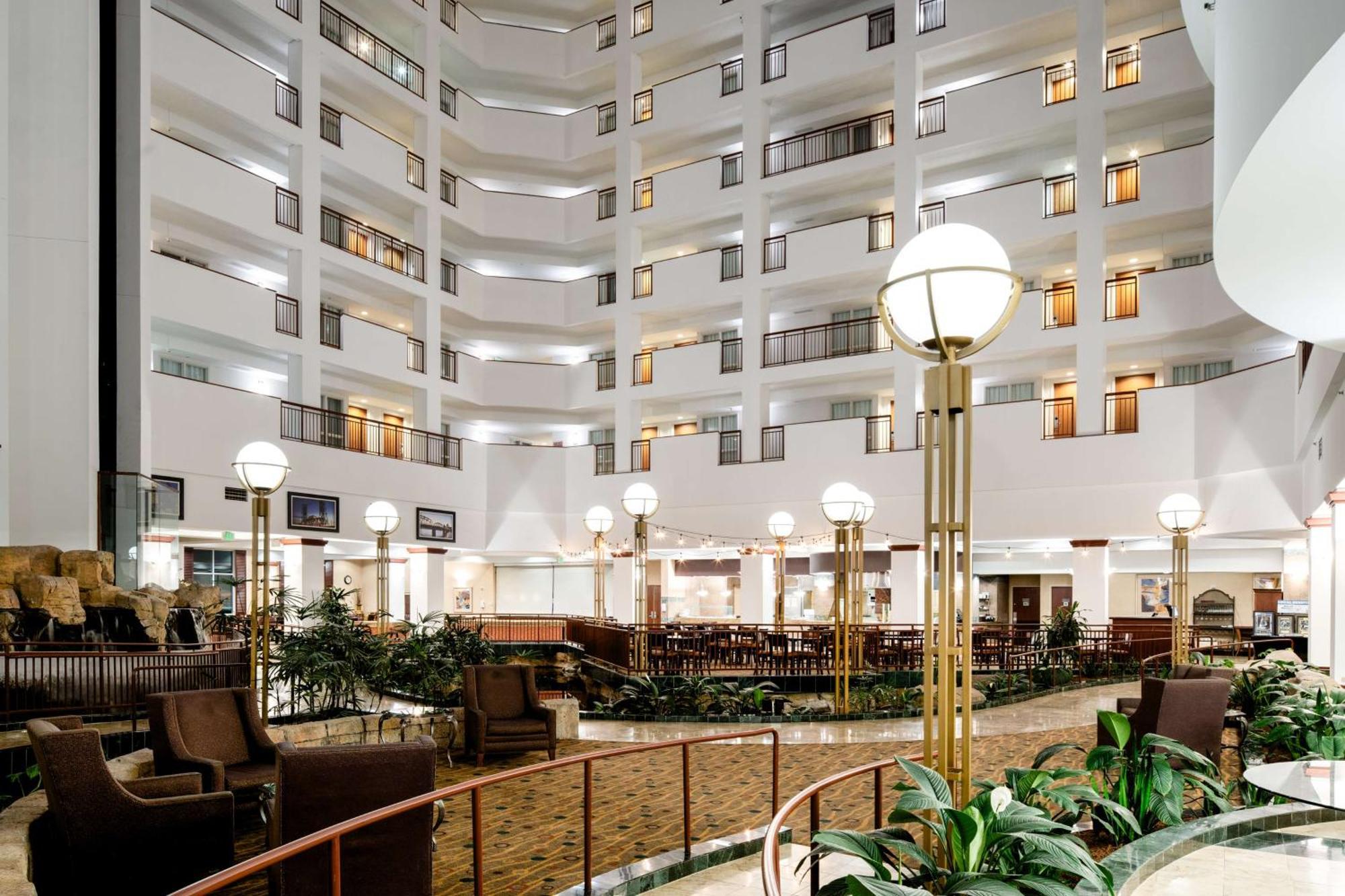 Embassy Suites By Hilton Portland Airport Экстерьер фото