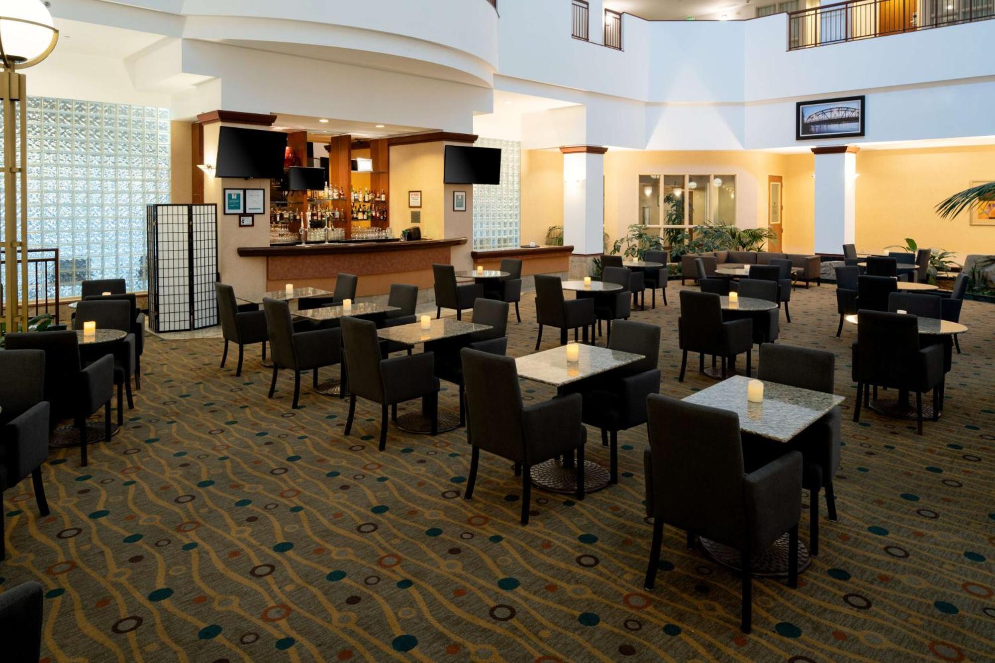 Embassy Suites By Hilton Portland Airport Экстерьер фото