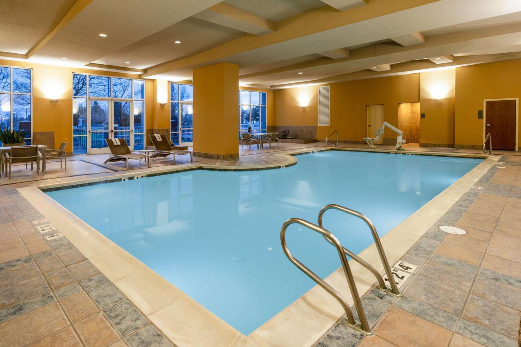 Embassy Suites By Hilton Portland Airport Экстерьер фото